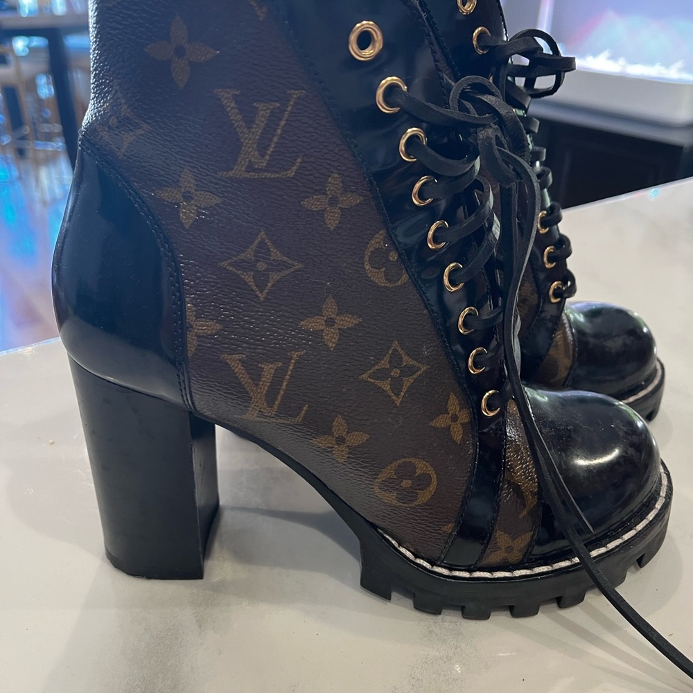 Louis Vuitton boots size 38